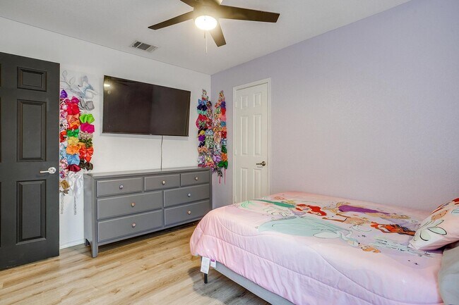 Building Photo - Amazing 3 Bed, 2 Bath Awaiting New Tenants- Burleson ISD- 76028