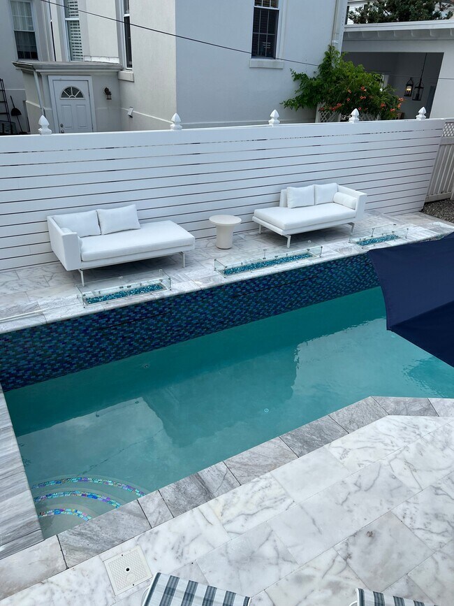 Building Photo - 16 S Somerset Ave