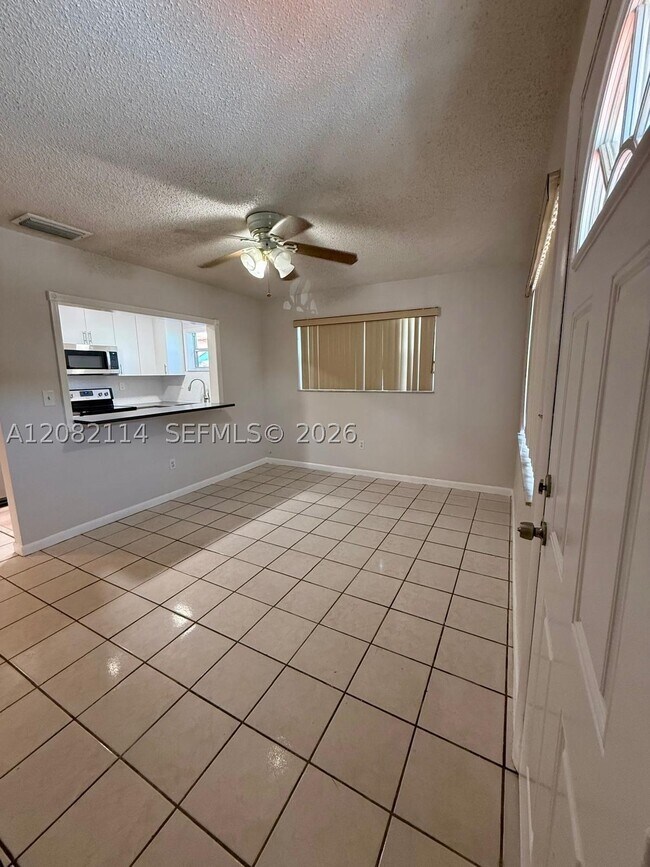 Building Photo - 2433 SW 11th St