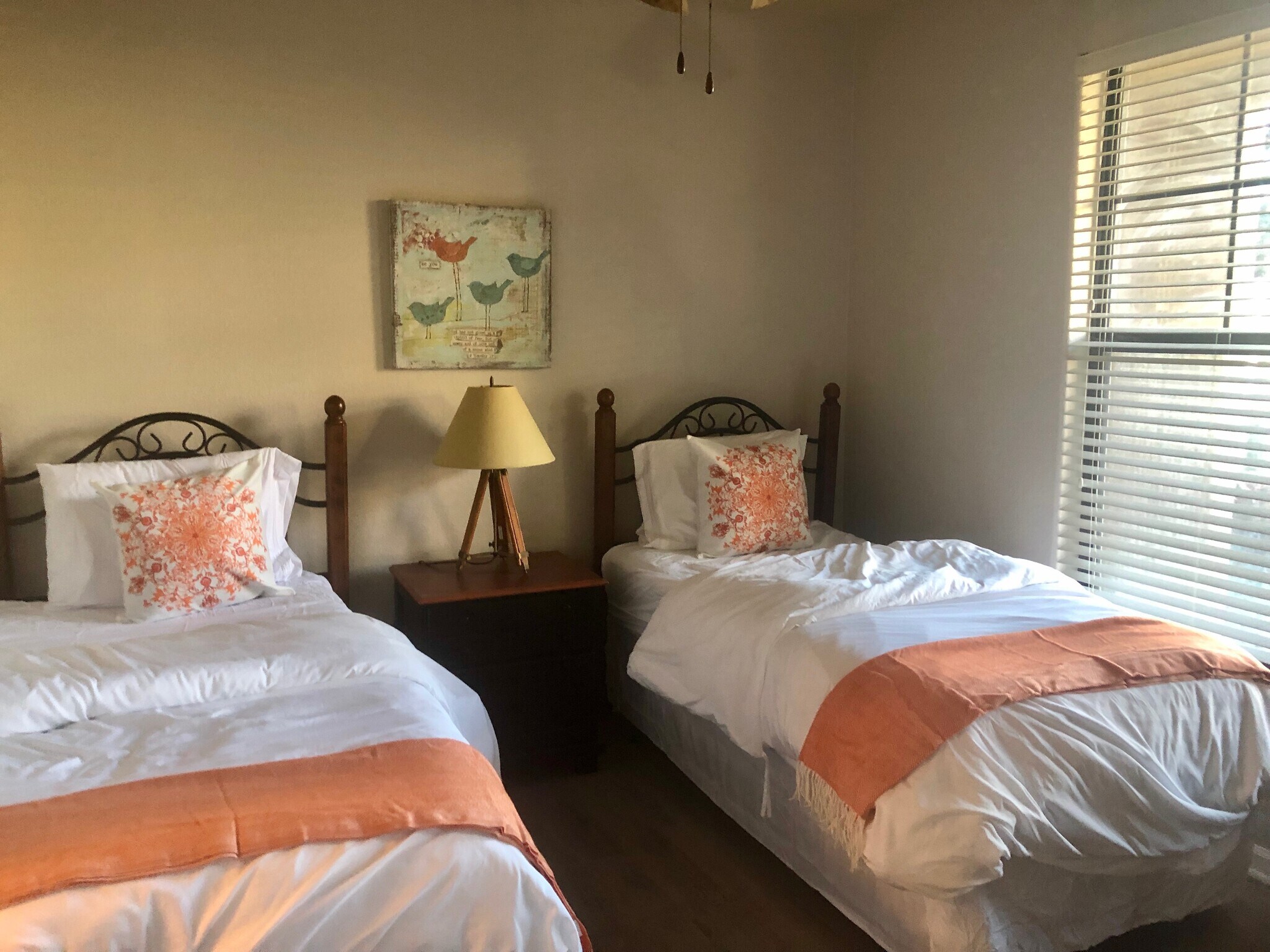 Kids bedroom with bathroom - 914 Charo Pky