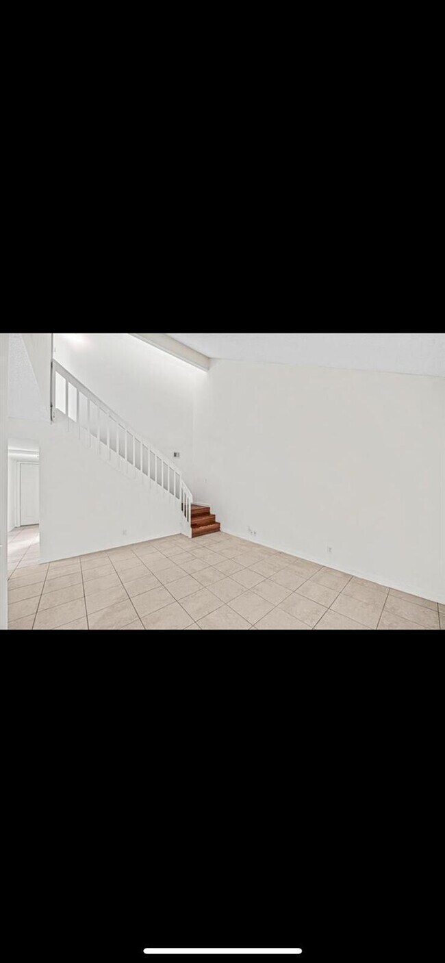 Building Photo - 9227 Green Meadows Way