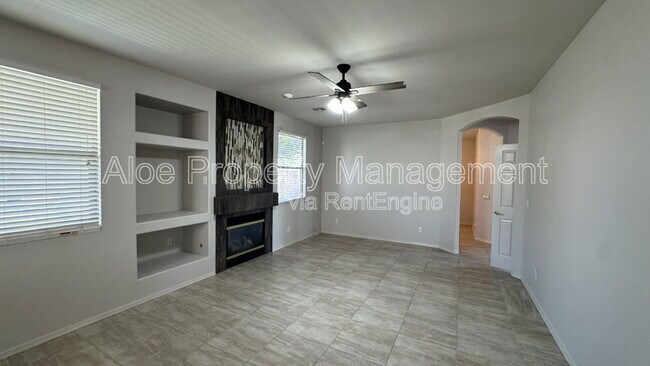 Building Photo - 491 W Ebony Way