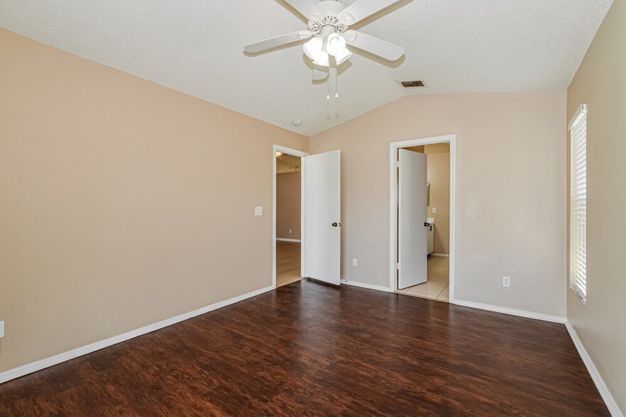 Building Photo - 3100 Orchard Pl