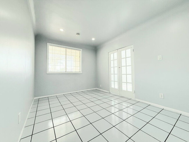 Building Photo - 2515 Illinois Ave