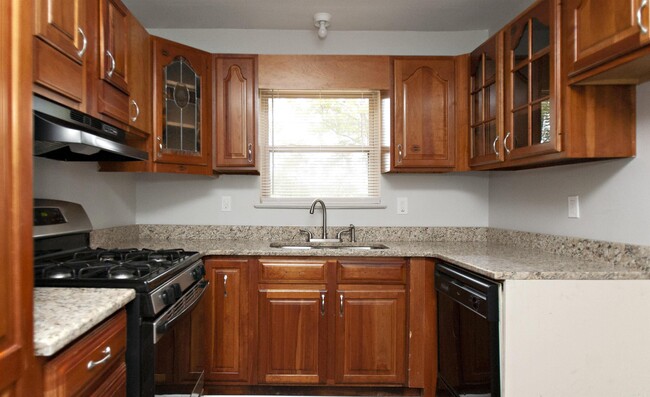 Building Photo - 7304 Dahlia Dr