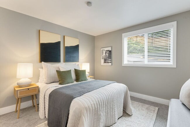 Building Photo - 8980 Redmond - Woodinville Rd NE