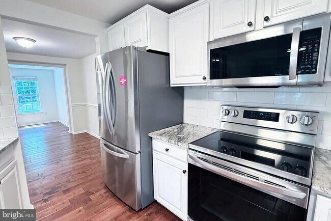 Building Photo - 10100 Walnut Wood Ct
