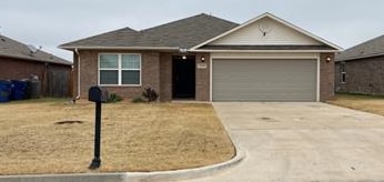 Building Photo - 10240 Hidden Village Dr