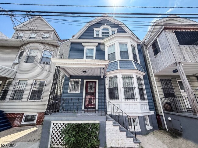 Primary Photo - 15 N 7th St