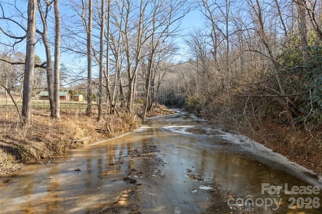 Building Photo - 73 The Old Run Rd