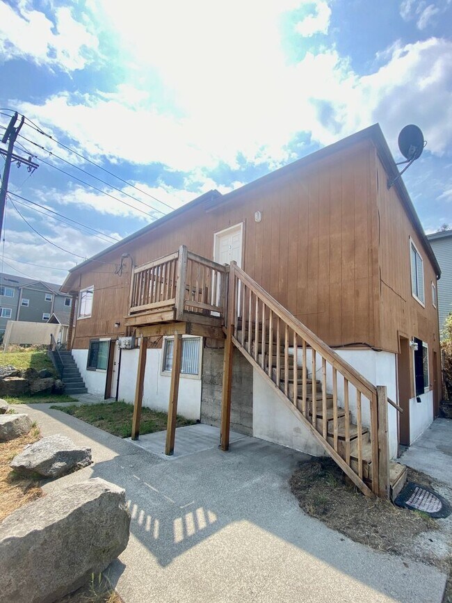 Building Photo - 2910 S Byron St