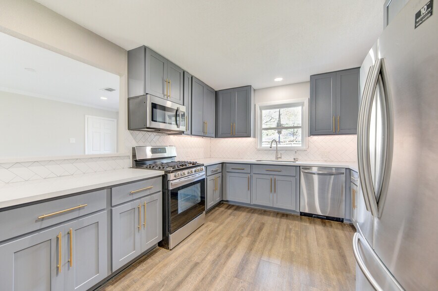Building Photo - 6026 Clarewood Dr