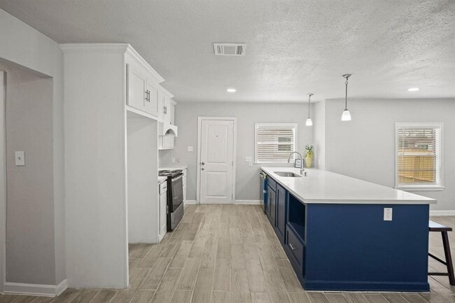 Building Photo - 3430 Seabrook St