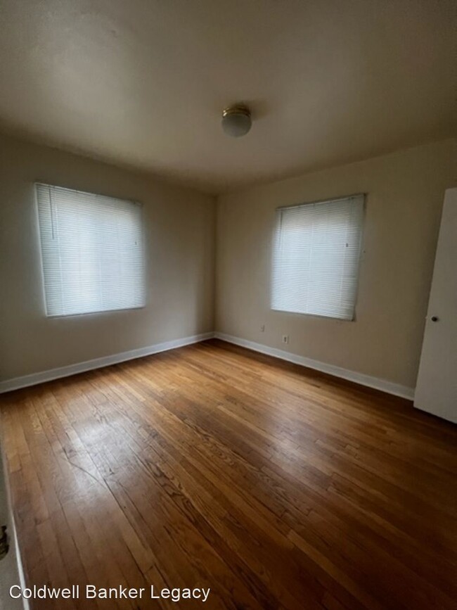Building Photo - 3 br, 1 bath House - 222 Girard Blvd NE