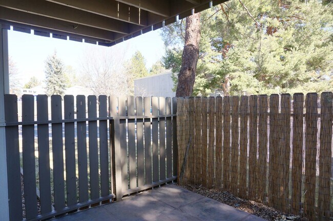 Building Photo - Cozy 2 bedroom 1 bath condo for rent right in Niwot at Cottonwood Park!