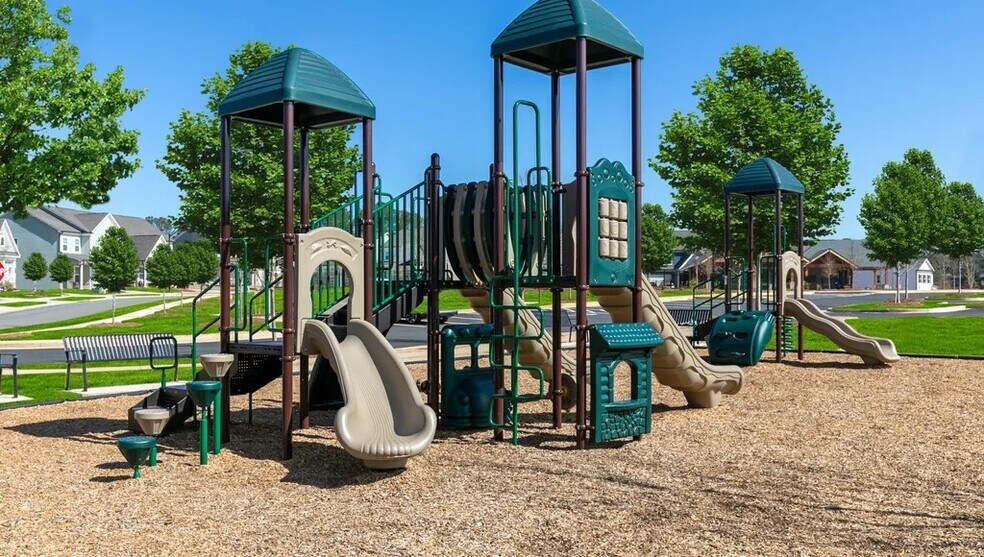 Building Photo - 853 York Aly