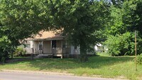 Building Photo - Welcome Home! 3BR/1BA House w/Large Fenced-In Backyard!