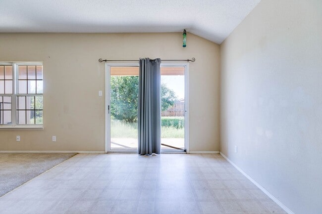 Building Photo - COMING NOVEMBER 2025 - 3 Bedroom Home in t...