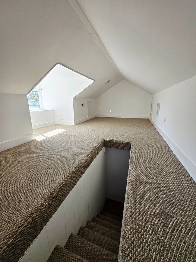 Building Photo - Beautiful Bungalow In the Twin Beaches