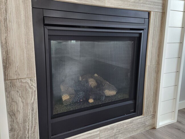 Building Photo - Brand New 5 Bedroom