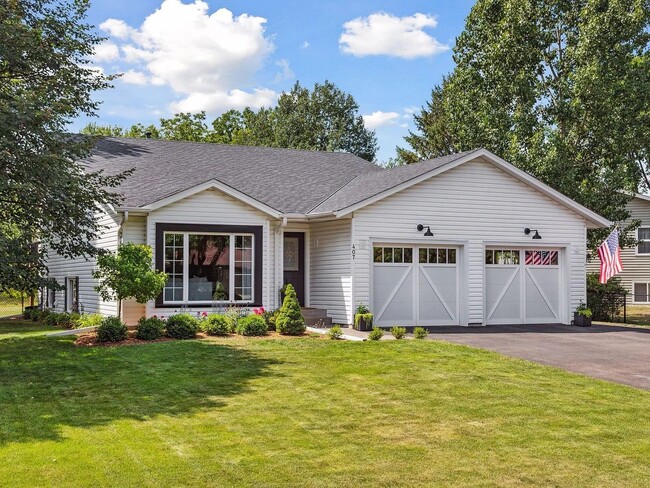 Primary Photo - Gorgeous 4 Bedroom in Desirable Mahtomedi ...