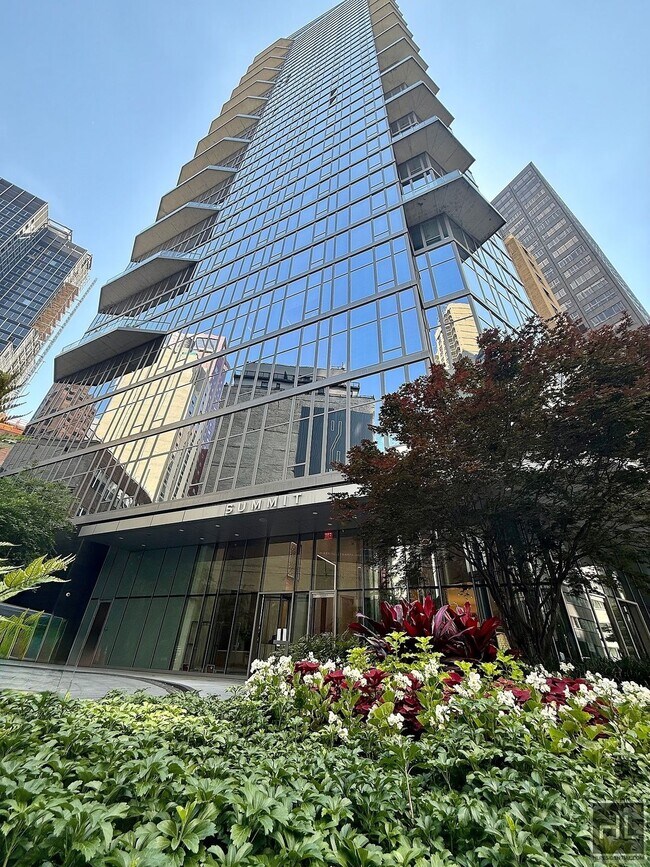 Building Photo - SUNNY NO FEE STUDIO IN THE LUXURY SUMMIT NYC