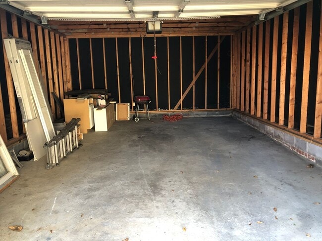 Building Photo - r1317