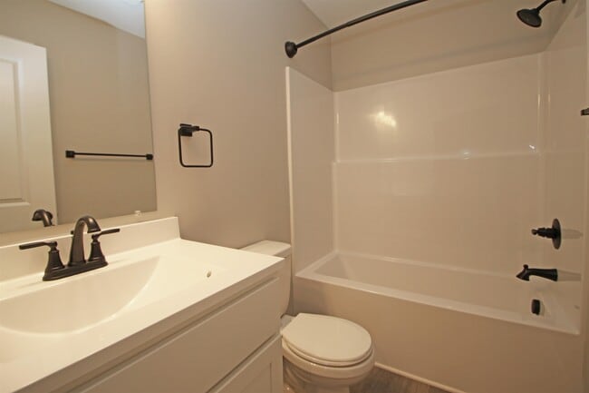 Building Photo - 1317 LUKE Ln