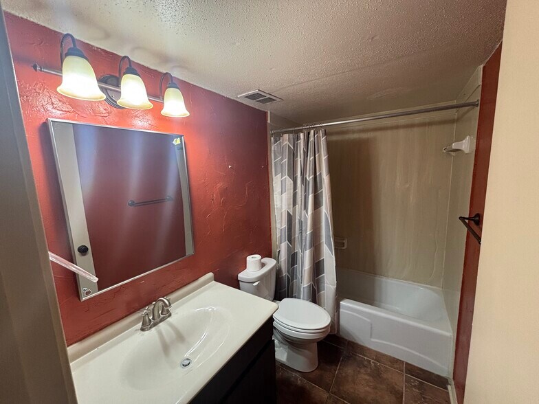 Building Photo - 3121 Johnston St