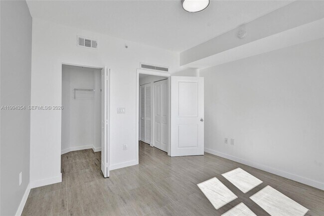 Building Photo - 7900 Harbor Island Dr