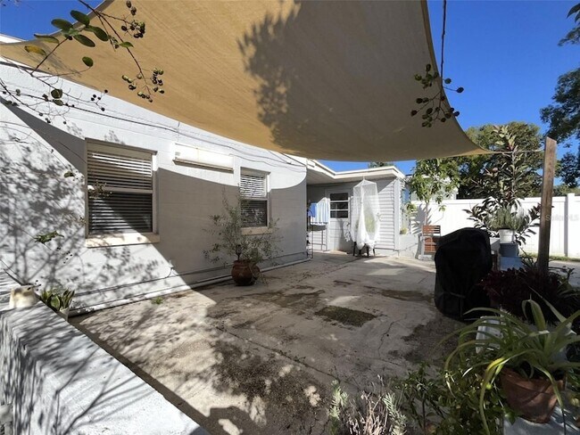 Building Photo - 770 Baffie Ave