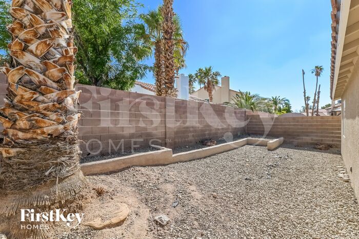 Building Photo - 1742 La Cruz Dr