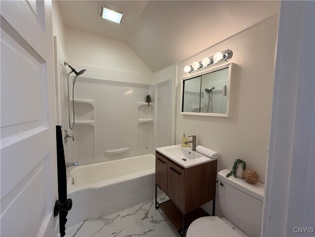 Building Photo - 2817 Milton Ave