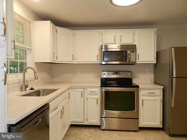 Building Photo - 10605 Holleybrooke Dr