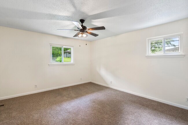 Building Photo - 1331 Phils Dr