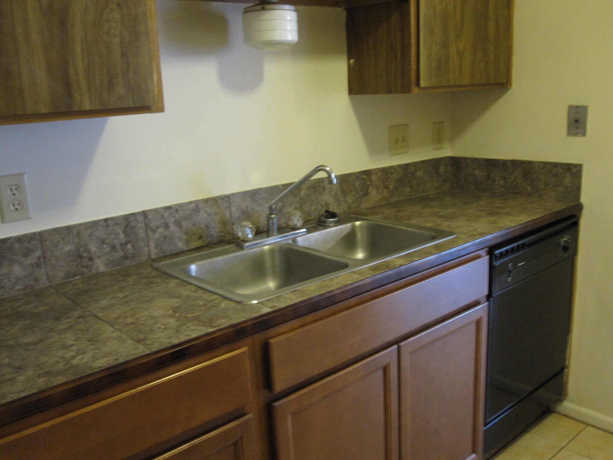 Building Photo - 104 Stanford Dr