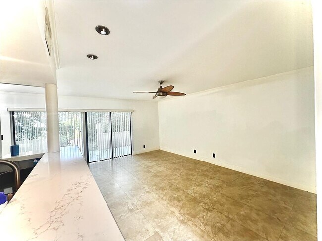 Building Photo - 8801 W Sample Rd