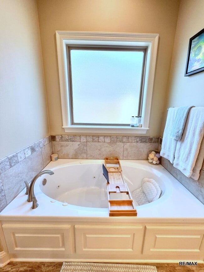 Building Photo - Exquisite Home in Rosedale Place of North ...