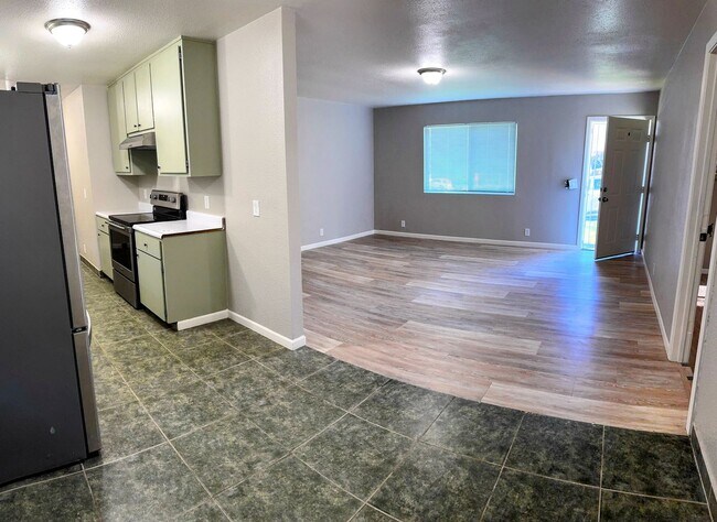 Building Photo - Newly Renovated 3/1 Home w/ Large Yard