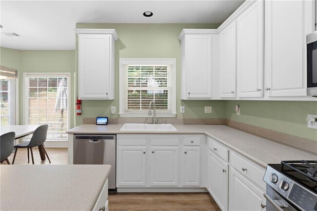 Building Photo - 374 Ivy Glen Cir