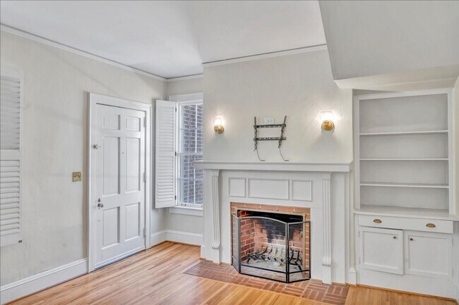 Building Photo - 3551 Overlook Ave