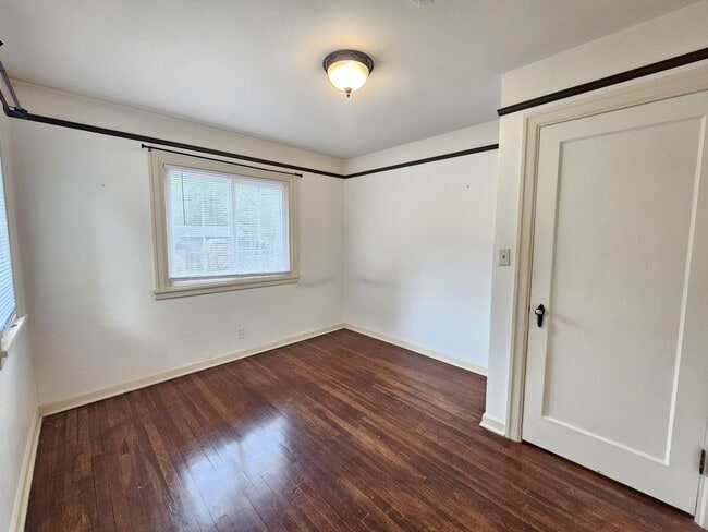 Building Photo - 829 S Ivory St