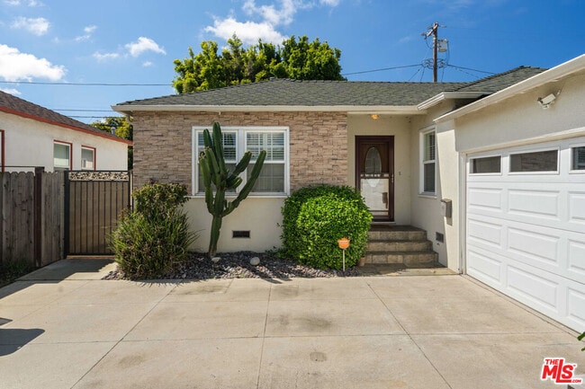 Building Photo - 5227 Etheldo Ave