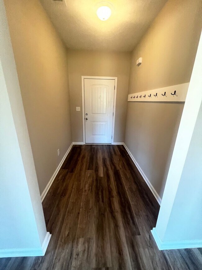 Building Photo - PRICE REDUCED! - 4 Bedroom/2 Bathroom  Home in Thomson, Georgia just off the Bypass