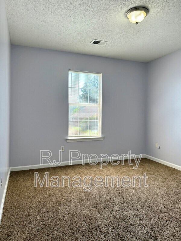 Building Photo - 5353 Farm Ridge Dr
