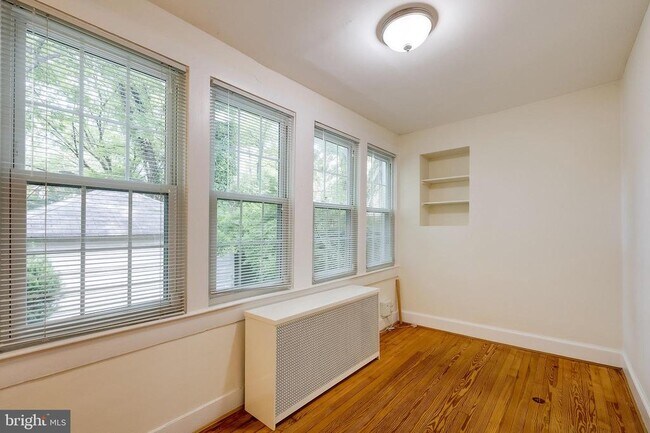 Building Photo - 4209 Ellicott St NW