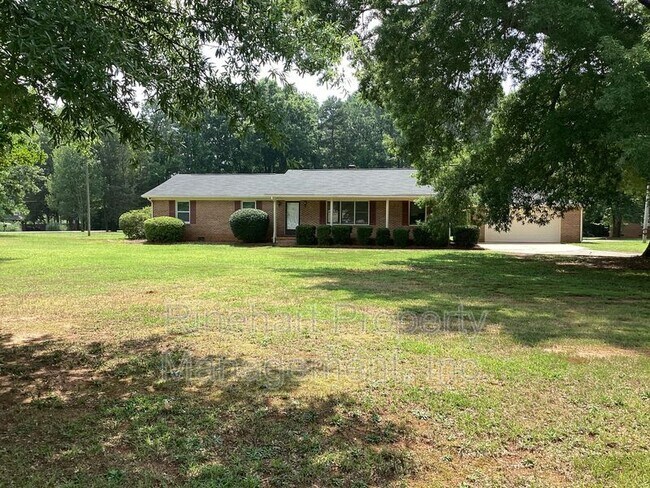 Building Photo - 760 Goudlock Rd