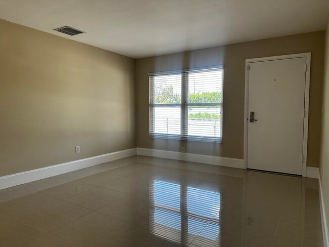 Building Photo - 3500 Lake Ave