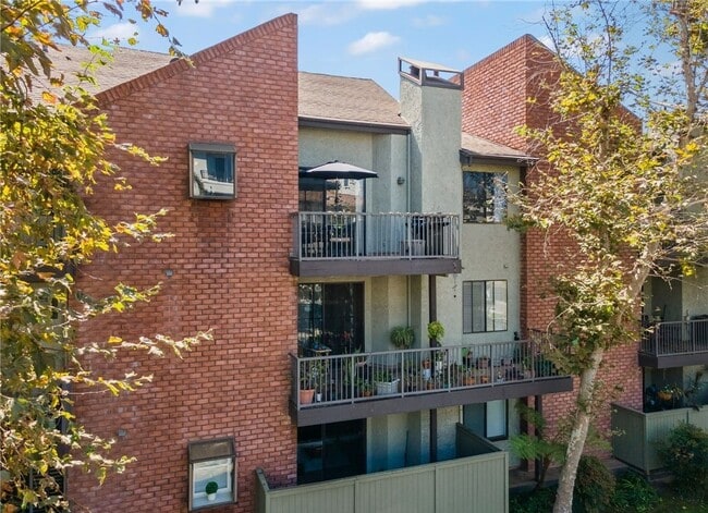 Building Photo - 330 Cordova St