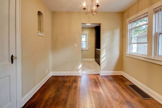 Building Photo - Beautifully Remodeled 2 Bedroom Home